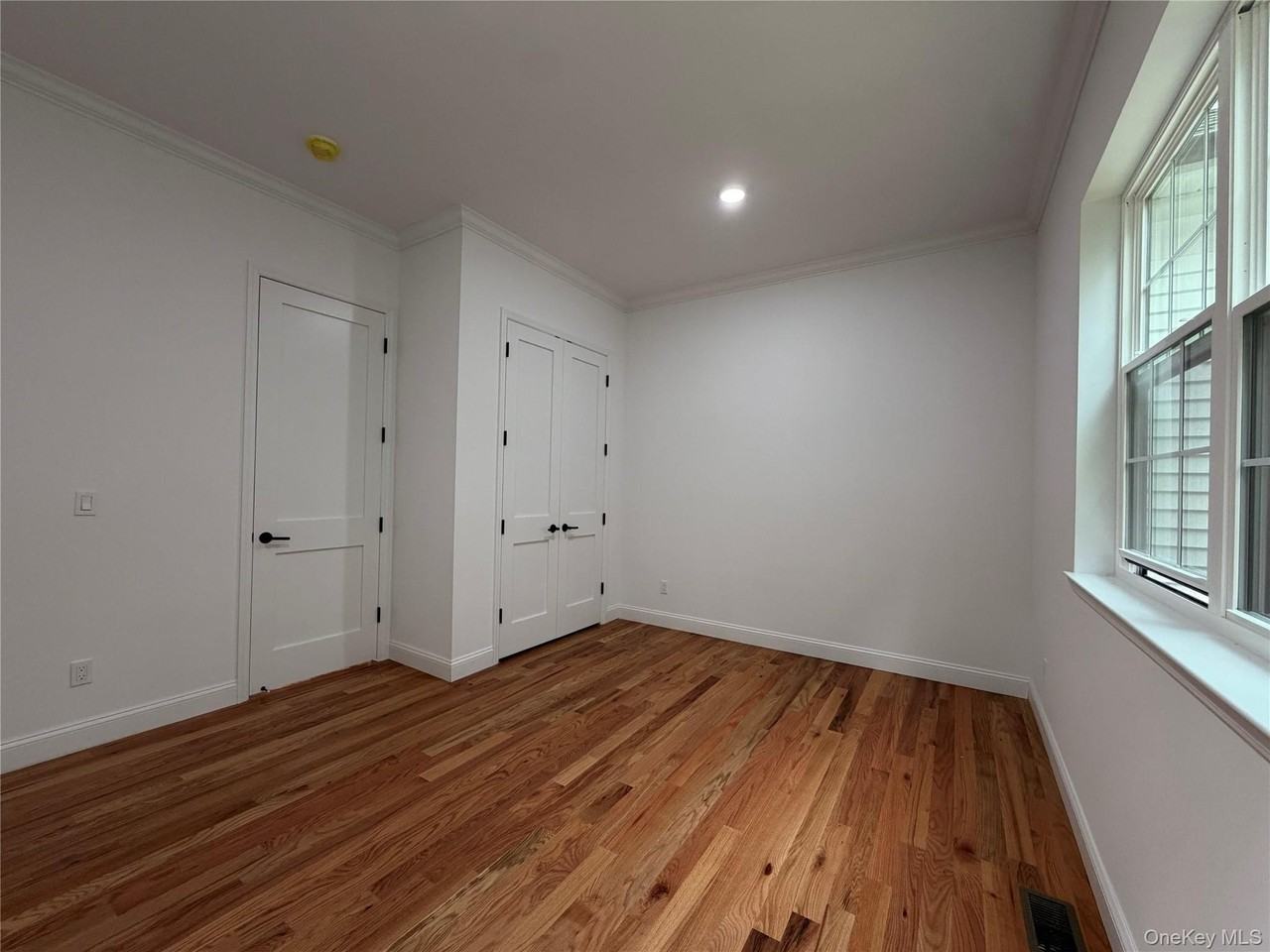83 Milmay Ave - Photo 3 of 14