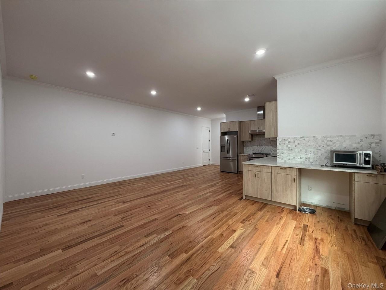 83 Milmay Ave - Photo 7 of 14