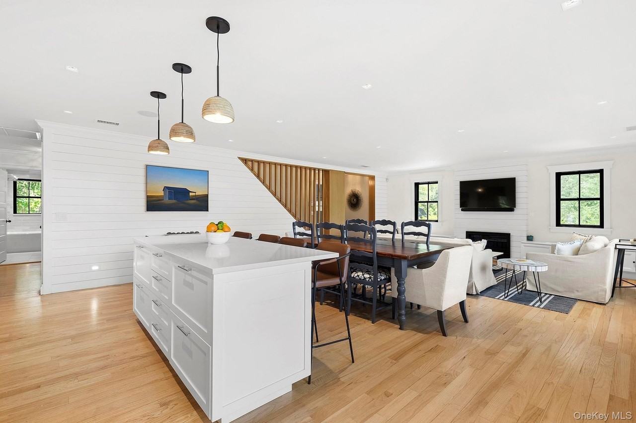 60 Franklin Ave - Photo 5 of 25