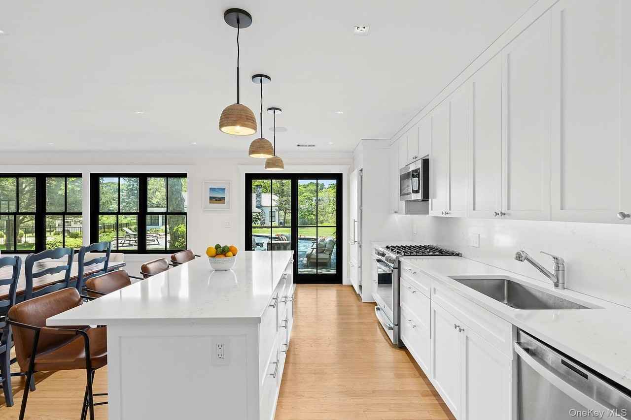 60 Franklin Ave - Photo 7 of 25
