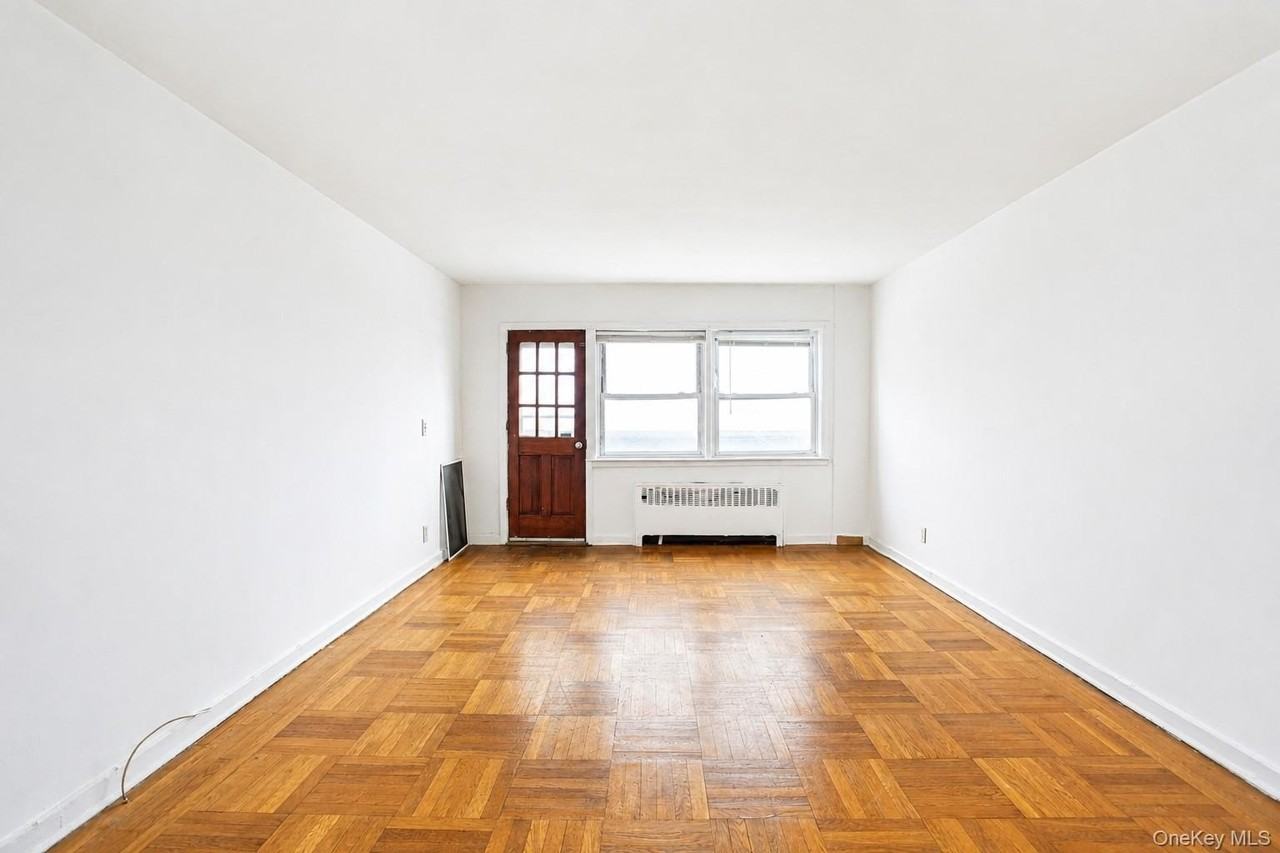 345 Shore Rd #2E - Photo 5 of 18