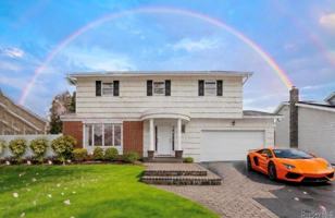 featured image of 8 Sagamore Way S