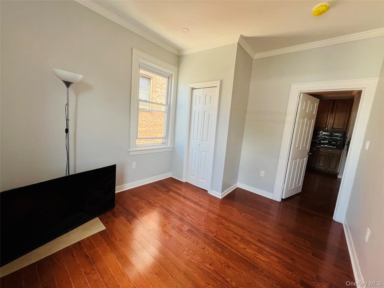 2328 28th St #2R - Photo 2 of 7