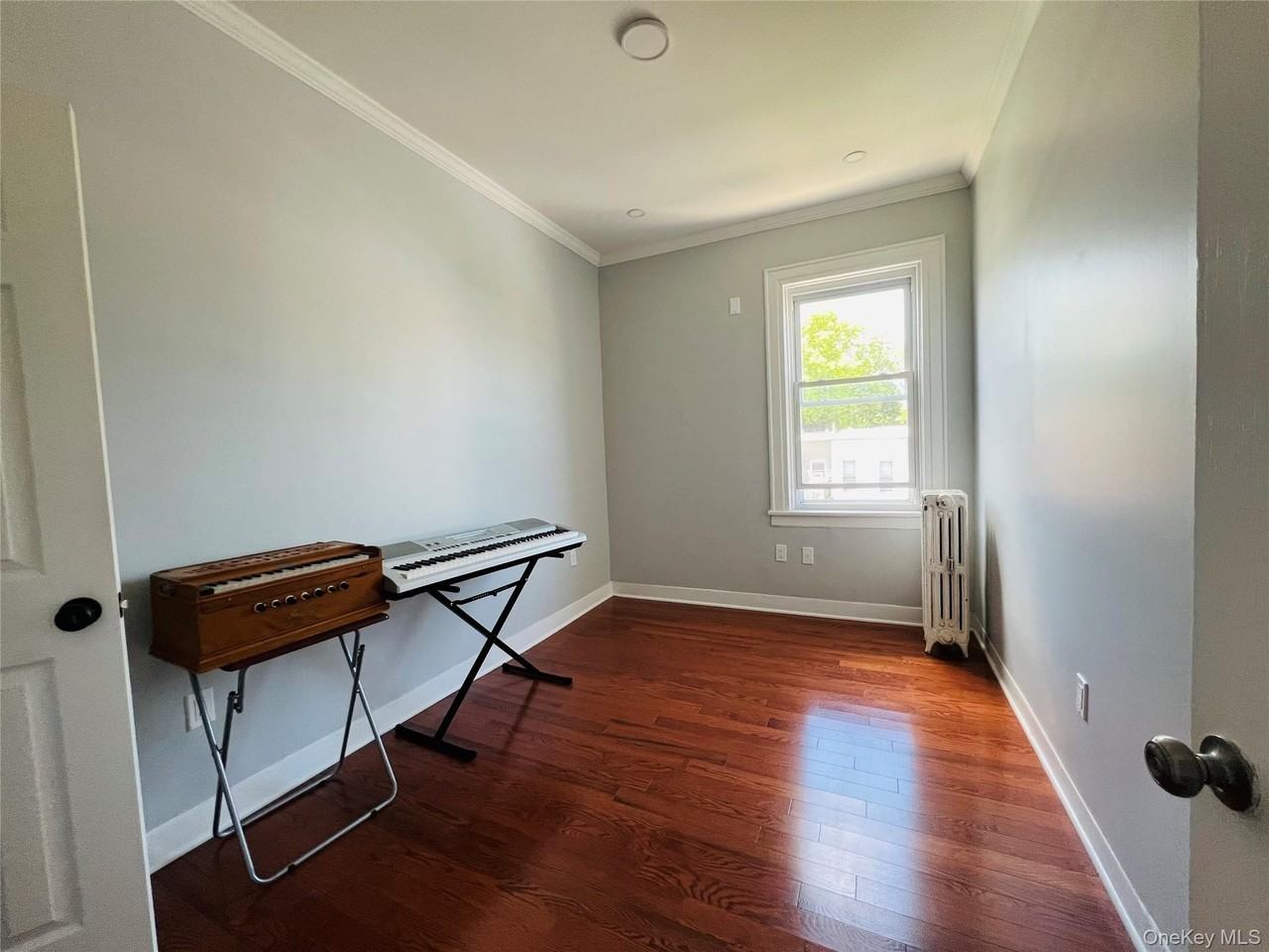 2328 28th St #2R - Photo 3 of 7
