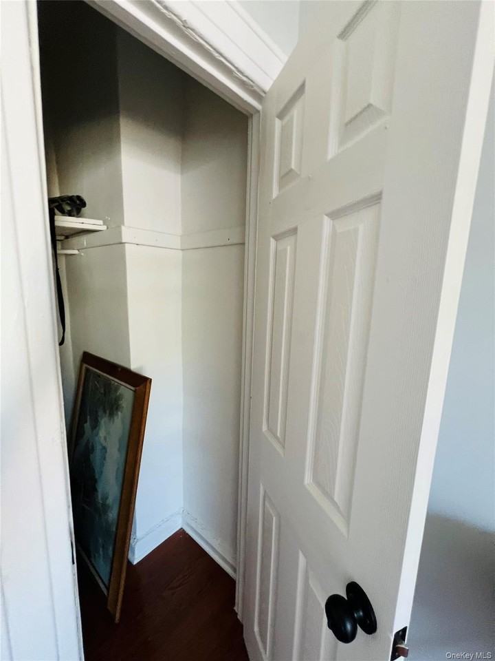 2328 28th St #2R - Photo 4 of 7