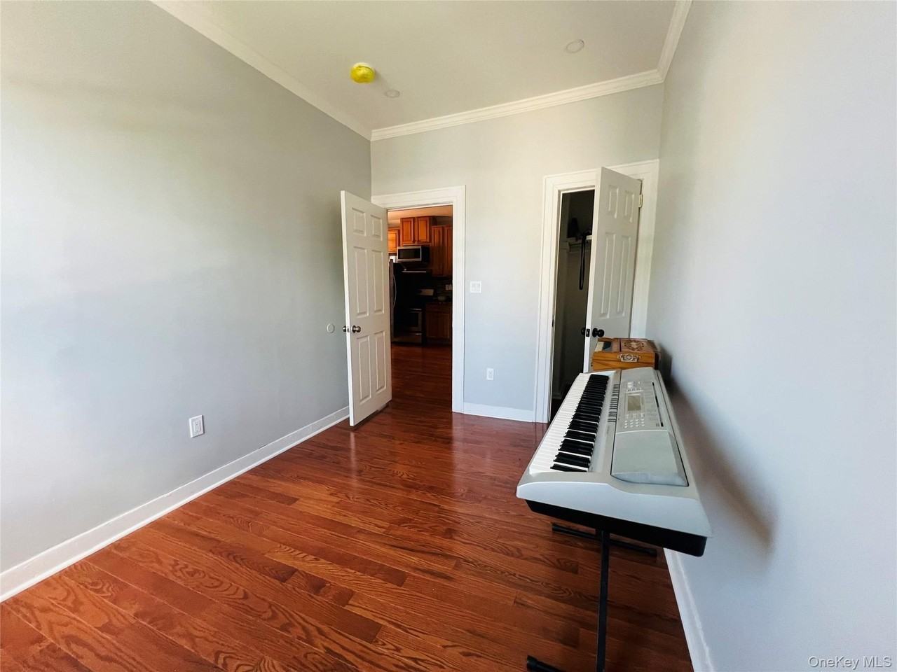2328 28th St #2R - Photo 5 of 7
