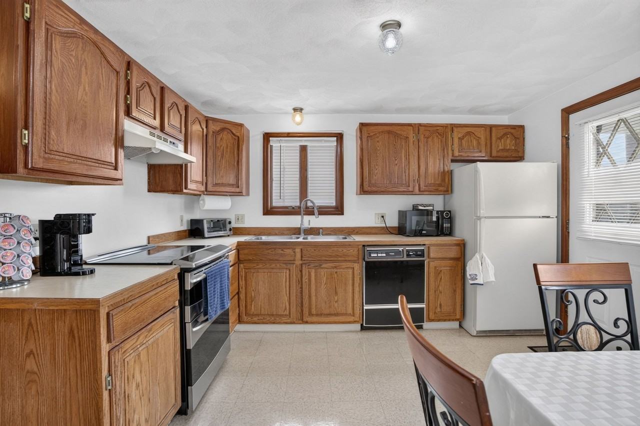 30 Brownville Ave - Photo 2 of 23