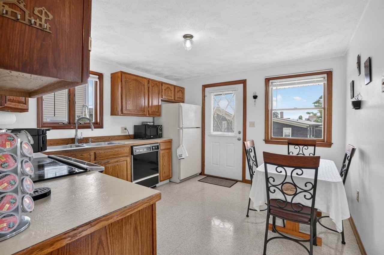 30 Brownville Ave - Photo 3 of 23