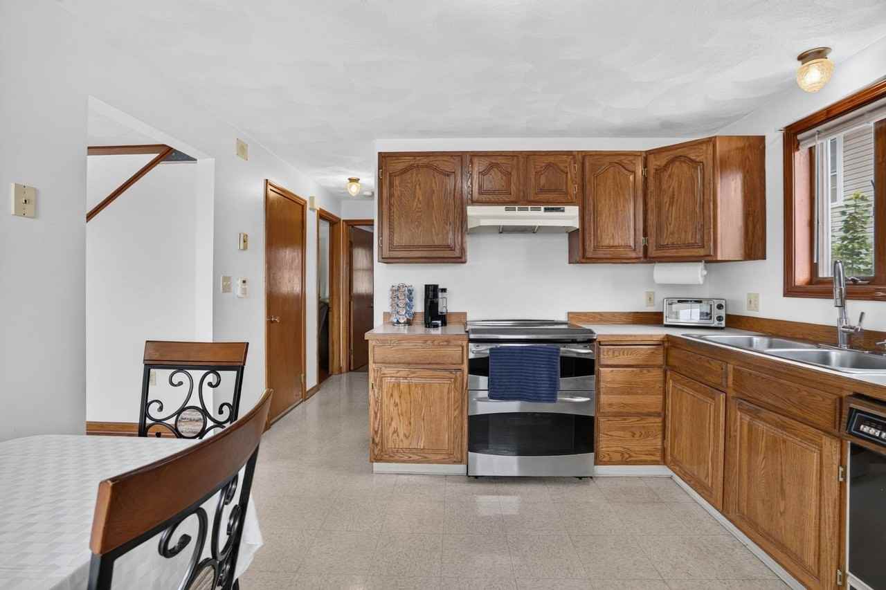 30 Brownville Ave - Photo 4 of 23