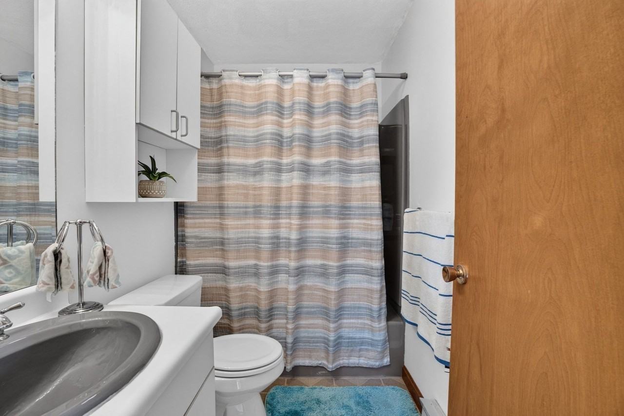 30 Brownville Ave - Photo 5 of 23