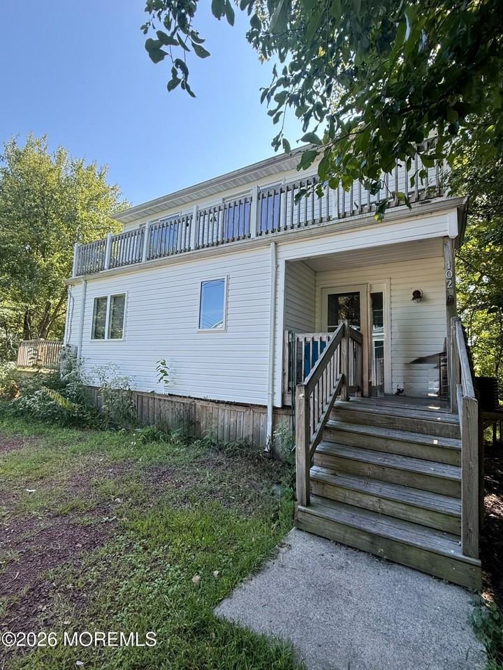 102 Demmy Ave - Photo 2 of 27