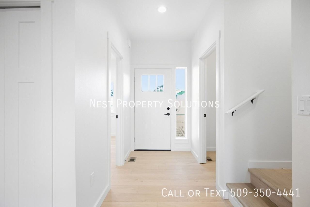 1306 S Division St #2 - Photo 4 of 46