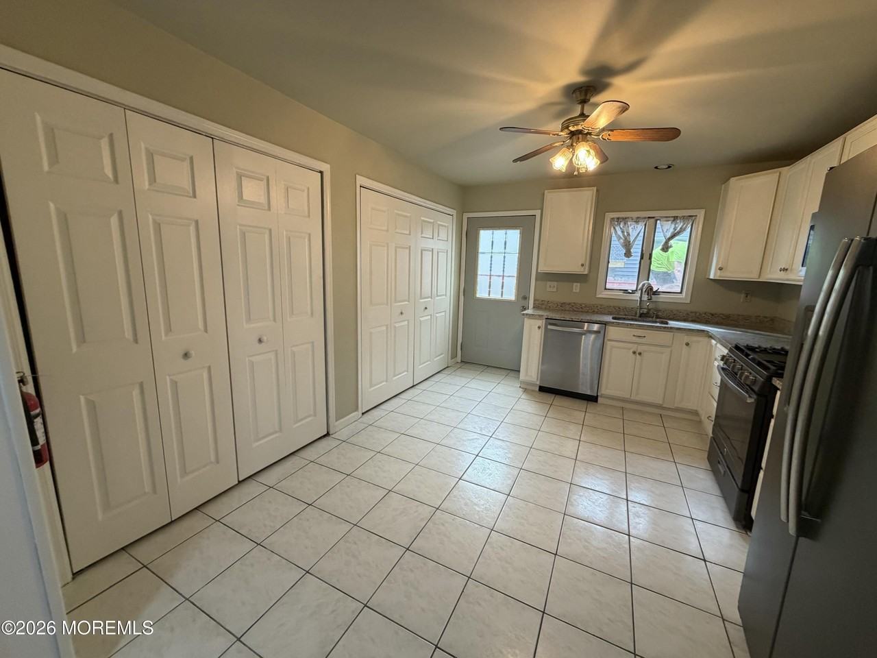 837 Huntington Ave - Photo 3 of 15