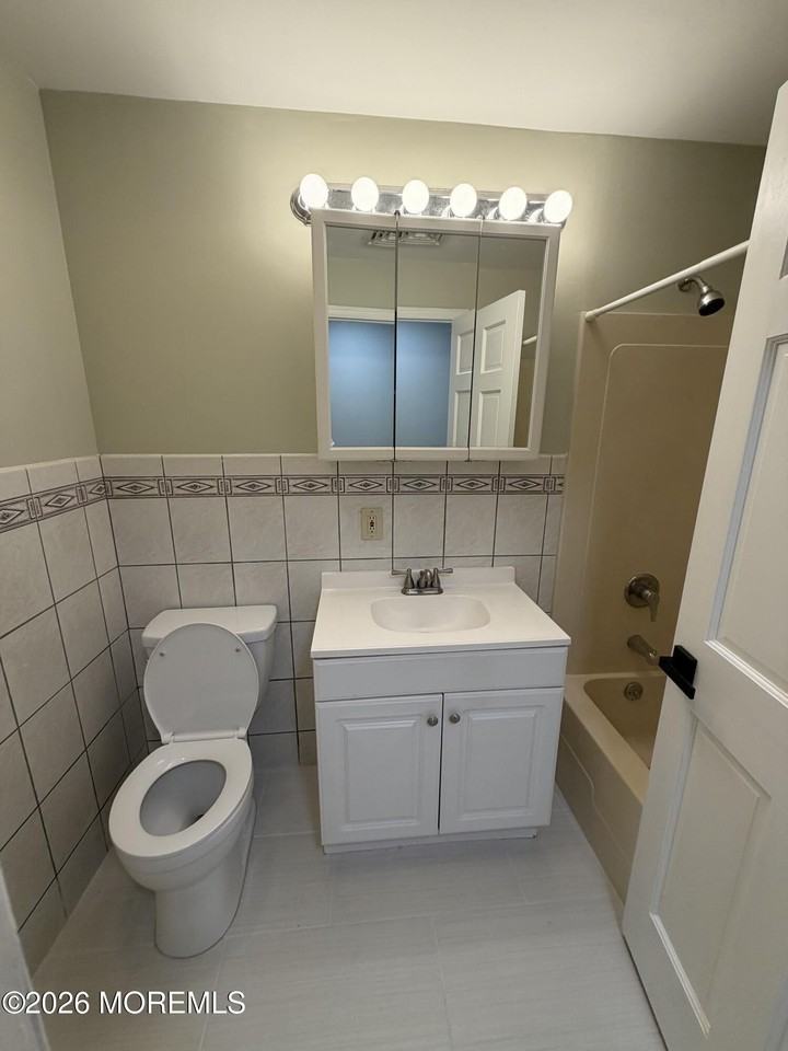 837 Huntington Ave - Photo 5 of 15