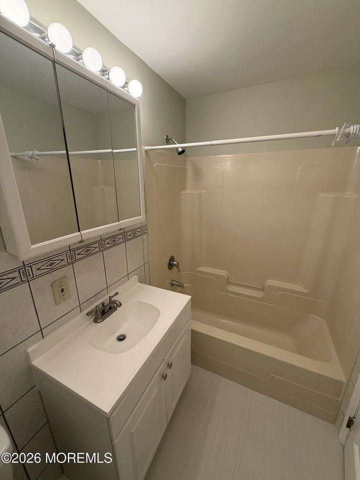 837 Huntington Ave - Photo 6 of 15