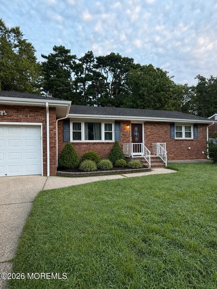 842 Regency Ct - Photo 2 of 21