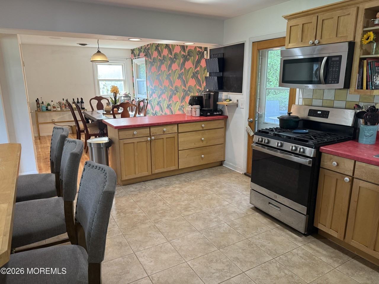 842 Regency Ct - Photo 6 of 21