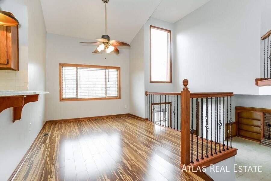 6438 Roundtree St - Photo 3 of 22