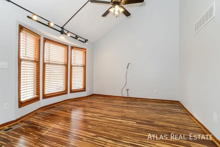 6438 Roundtree St - Photo 5 of 22