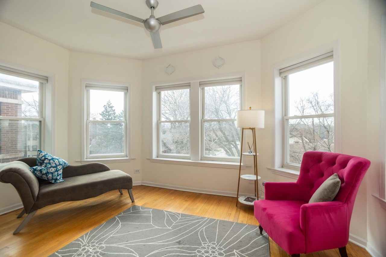 2734 W Argyle St #3 - Photo 4 of 13