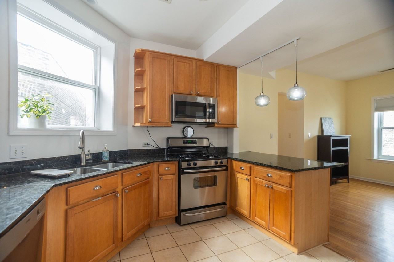 2734 W Argyle St #3 - Photo 6 of 13