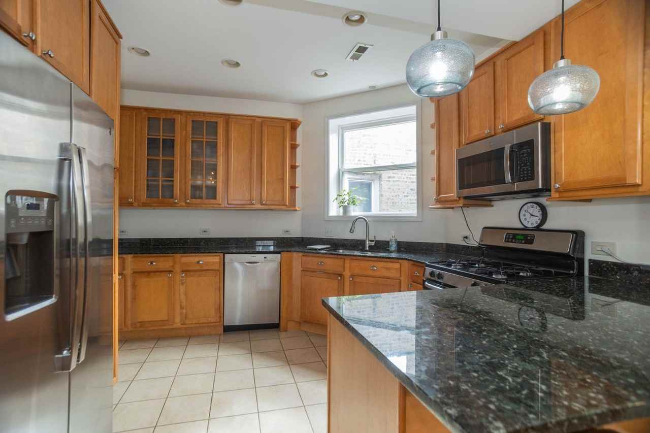 2734 W Argyle St #3 - Photo 7 of 13