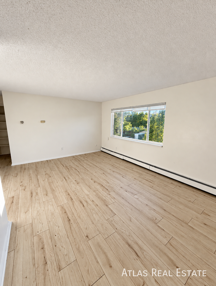 2210 S Dexter St #5 - Photo 4 of 18