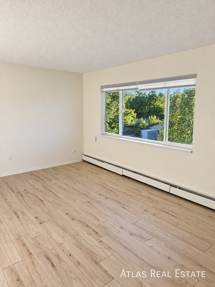 2210 S Dexter St #5 - Photo 5 of 18