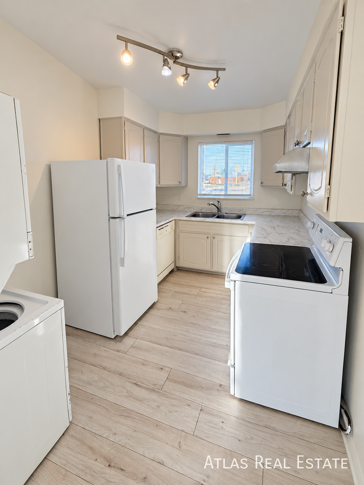 2210 S Dexter St #5 - Photo 7 of 18