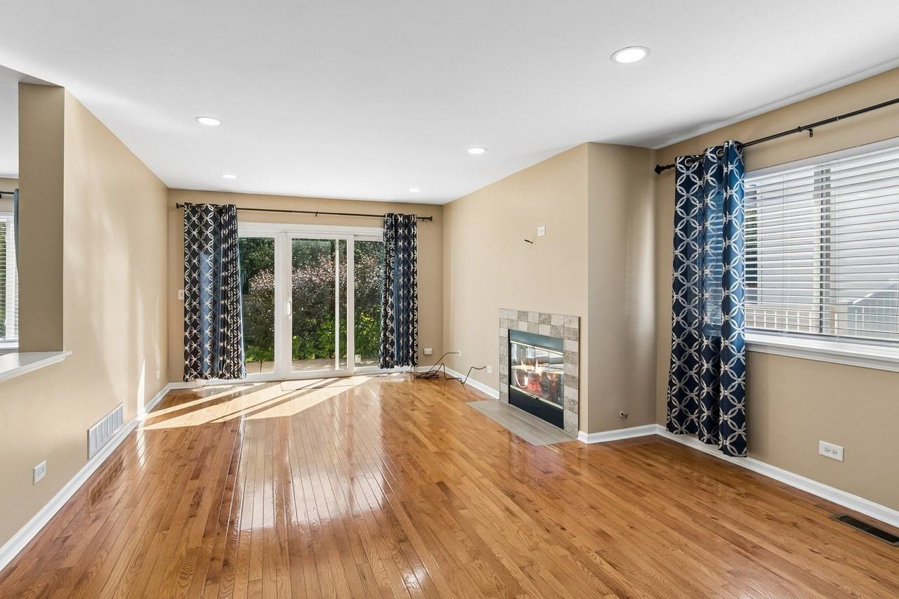 2504 Fairbanks Ct - Photo 3 of 16
