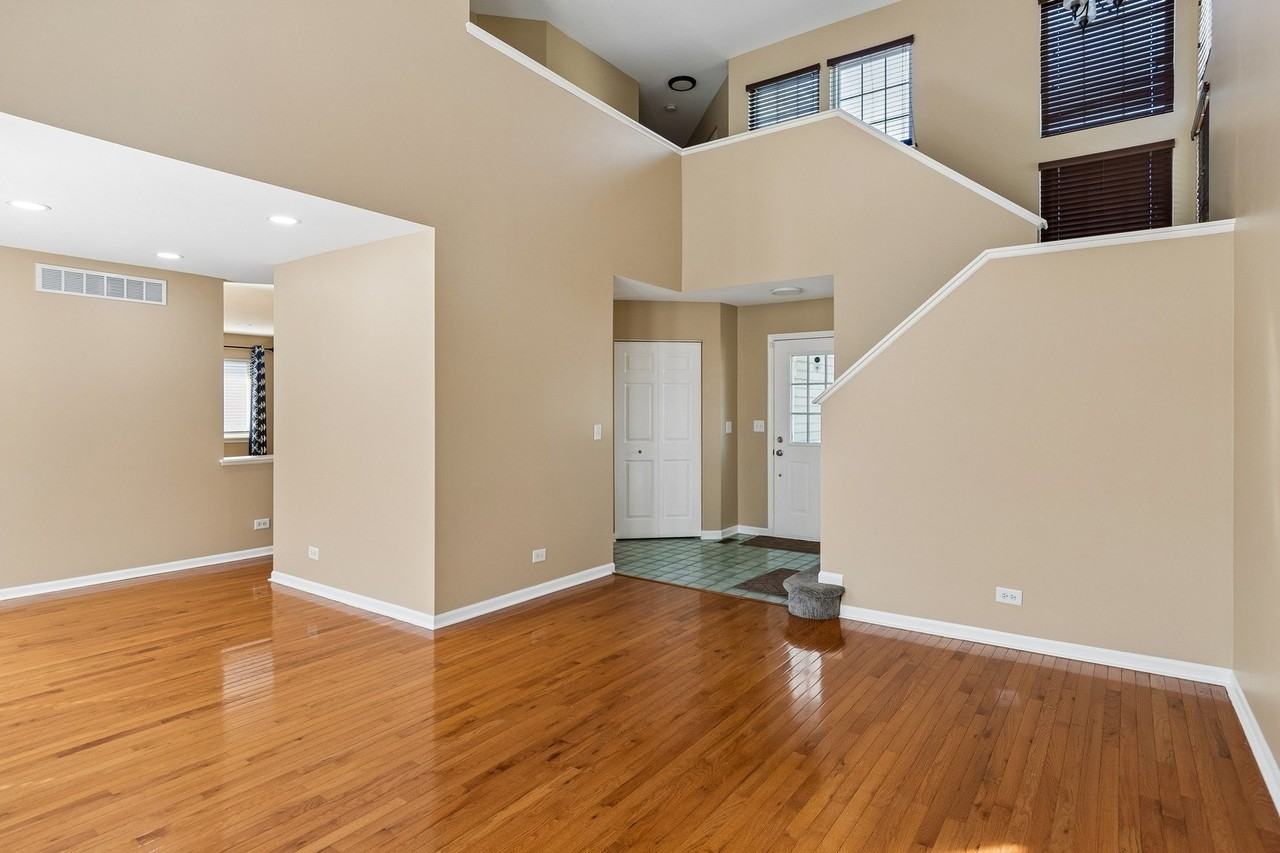 2504 Fairbanks Ct - Photo 4 of 16
