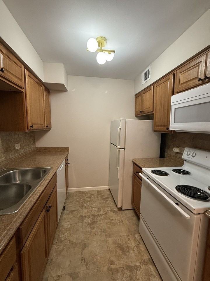 6176 Knoll Lane Ct #202 - Photo 2 of 37