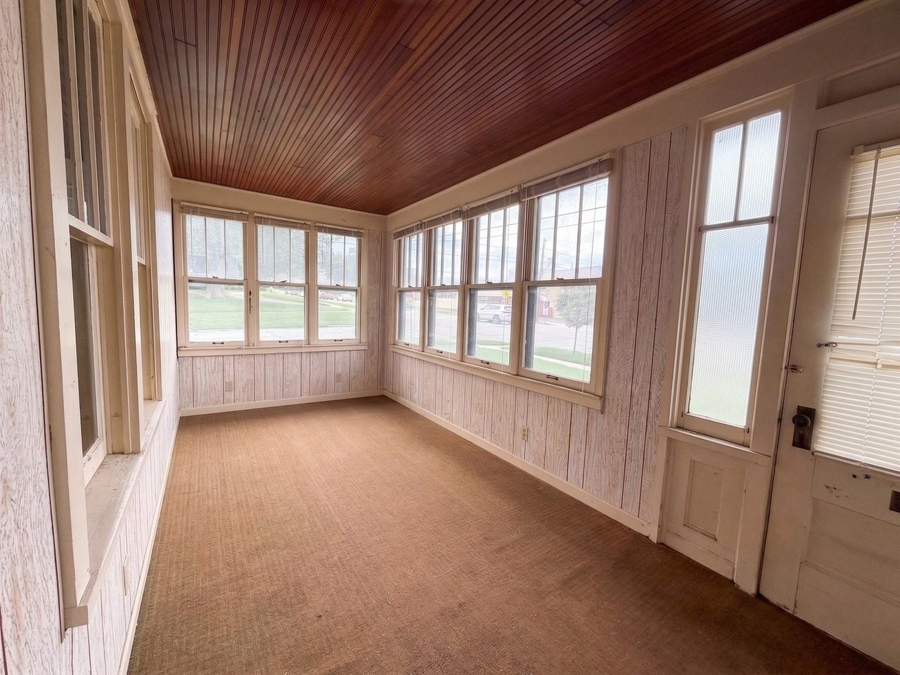 204 E South St - Photo 4 of 8