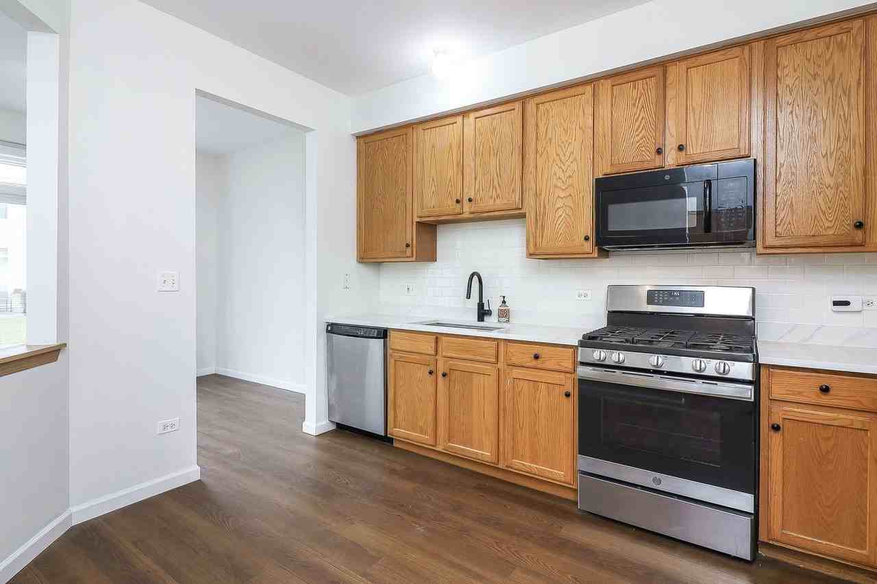2810 White Thorn Cir - Photo 4 of 25