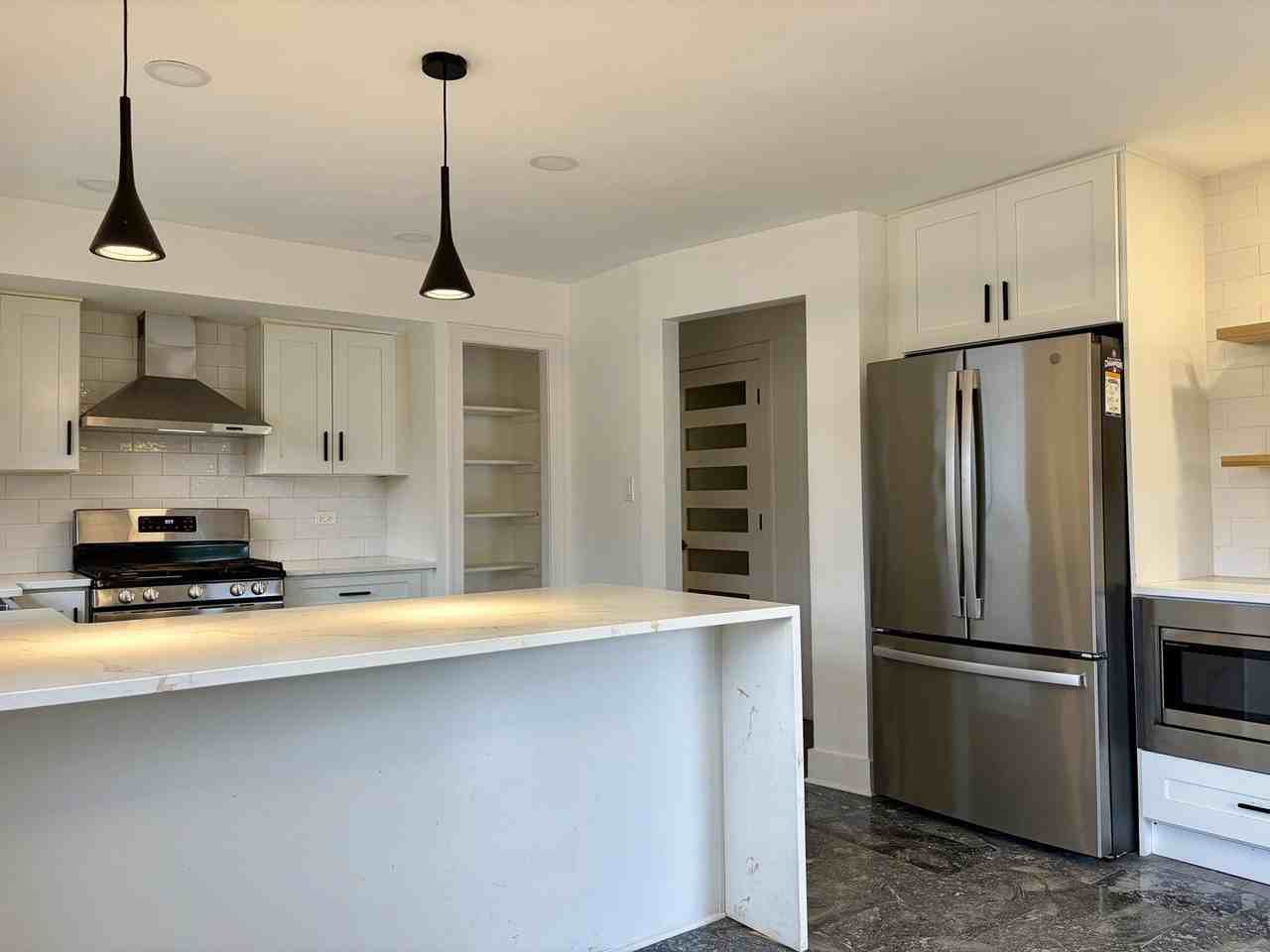 2538 W Arthur Ave #2 - Photo 4 of 25