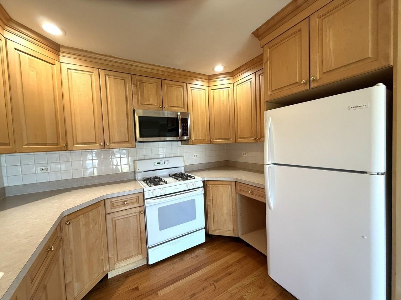 266 S Prospect Ave - Photo 5 of 23