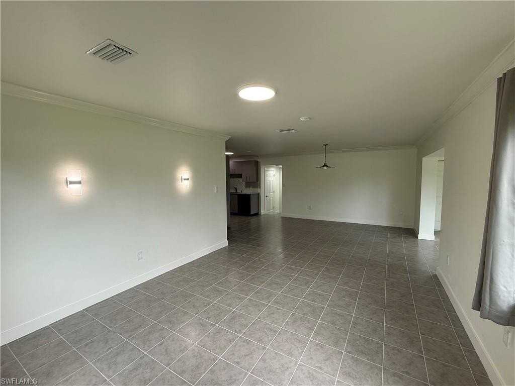 701 107th Ave N - Photo 4 of 30