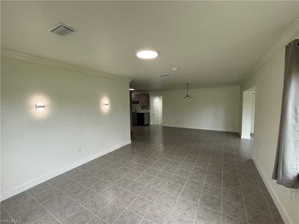 701 107th Ave N - Photo 5 of 30