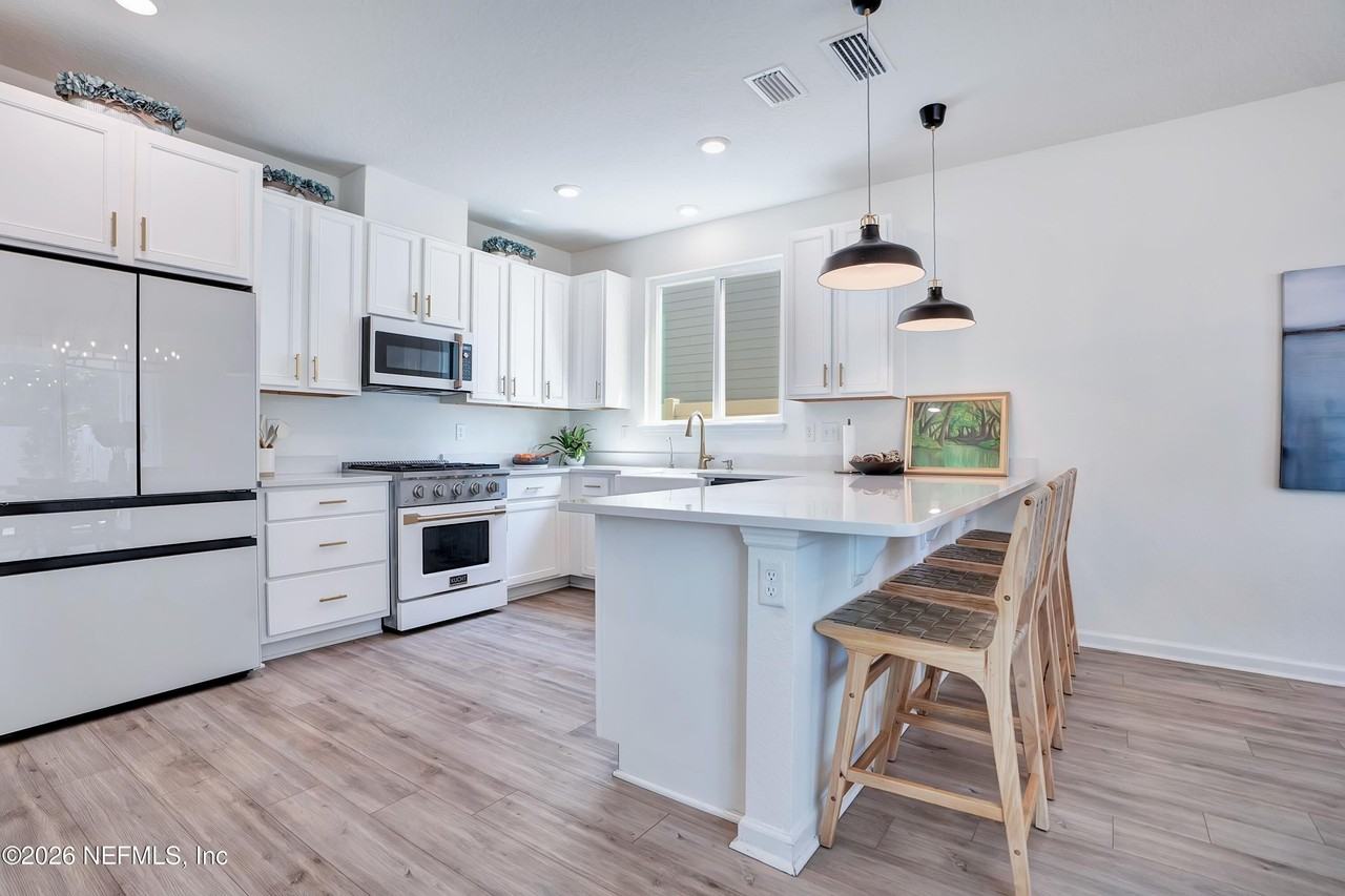 132 Stonecrest Dr - Photo 4 of 50