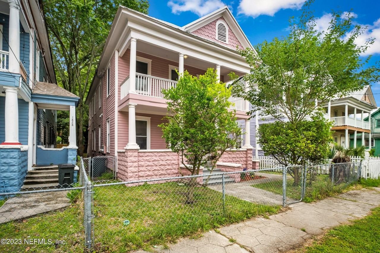 1834 Walnut St - Photo 4 of 31