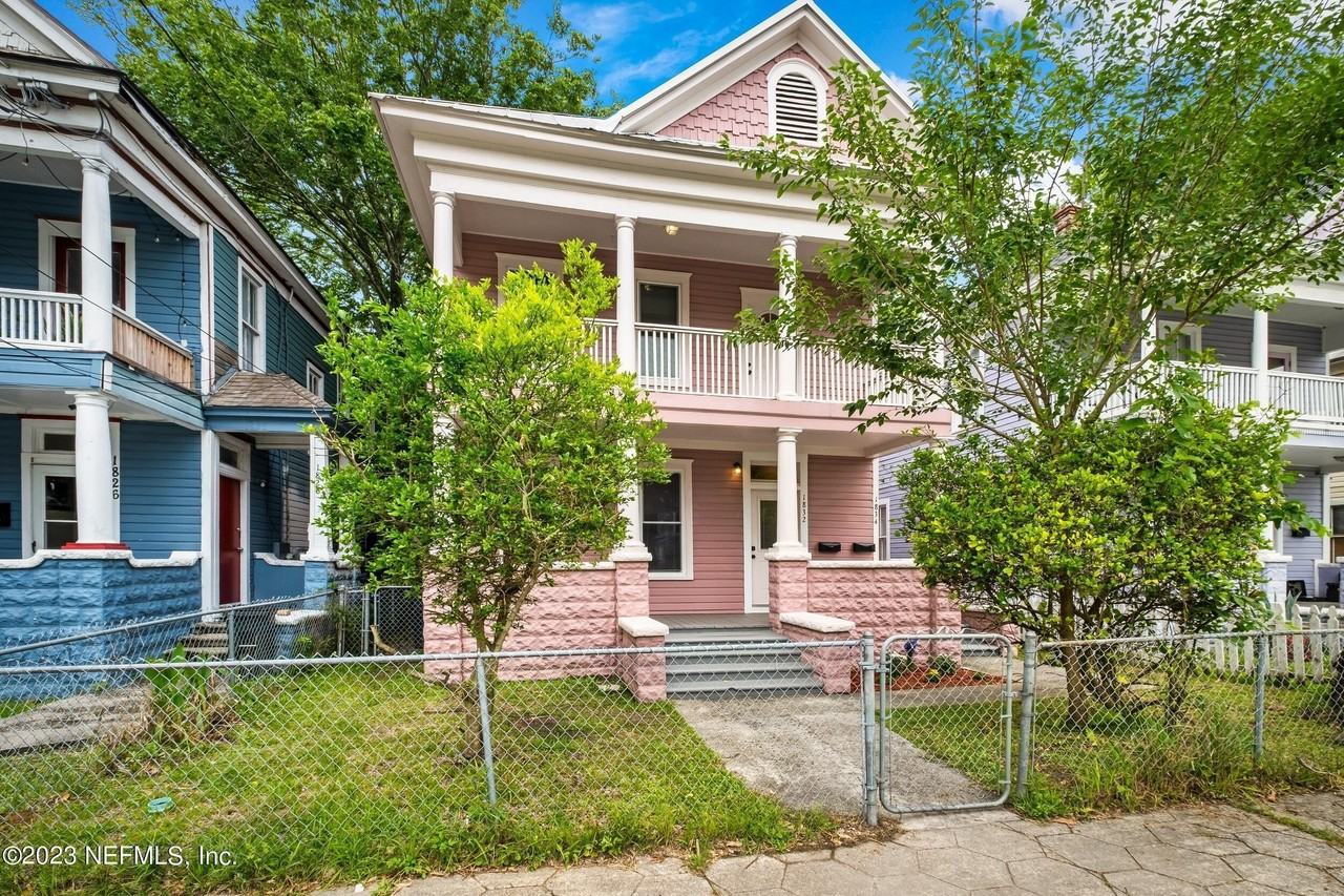 1834 Walnut St - Photo 5 of 31