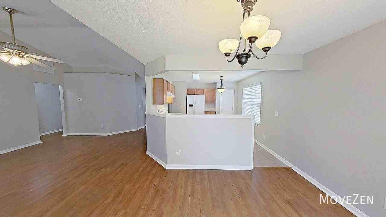 4105 Viewmont Dr - Photo 5 of 38