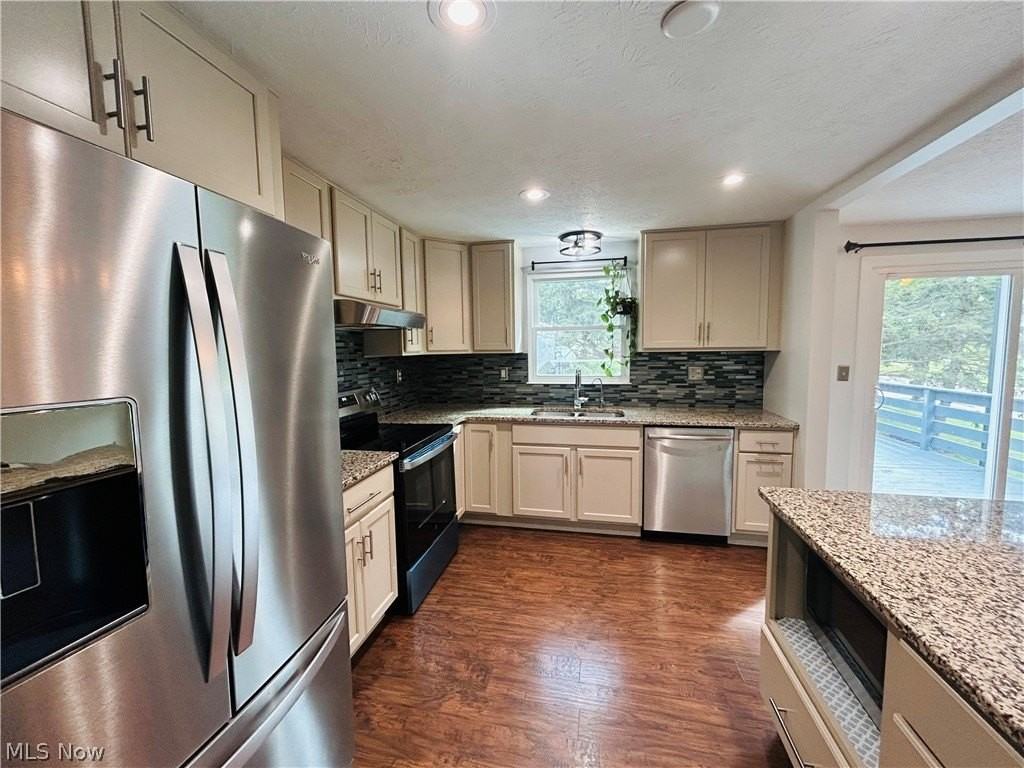 10383 Belleau Dr - Photo 2 of 22