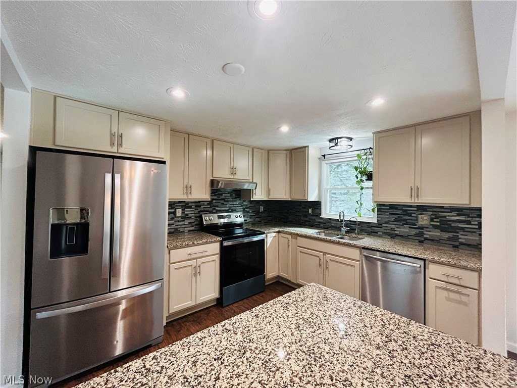 10383 Belleau Dr - Photo 3 of 22
