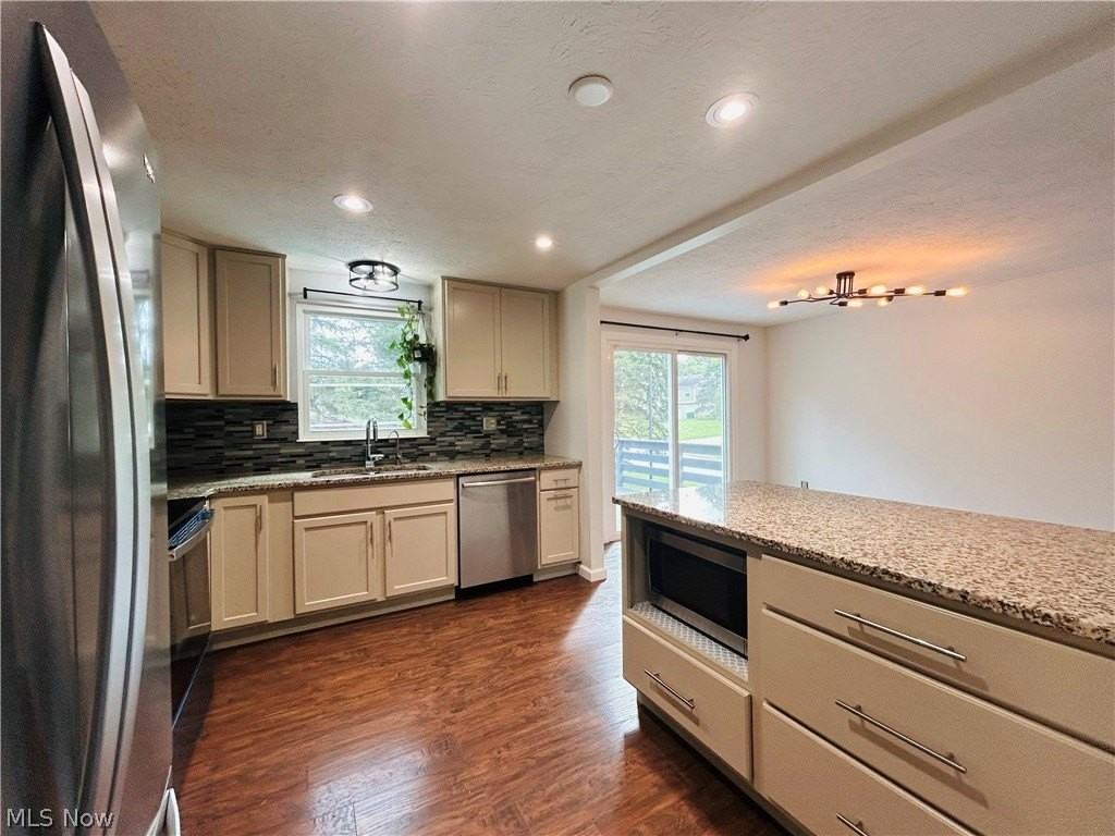 10383 Belleau Dr - Photo 4 of 22