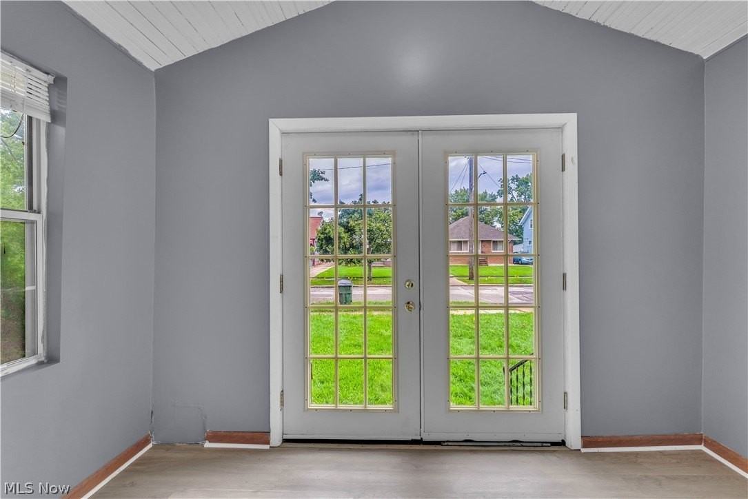 22576 Coulter Ave - Photo 3 of 19