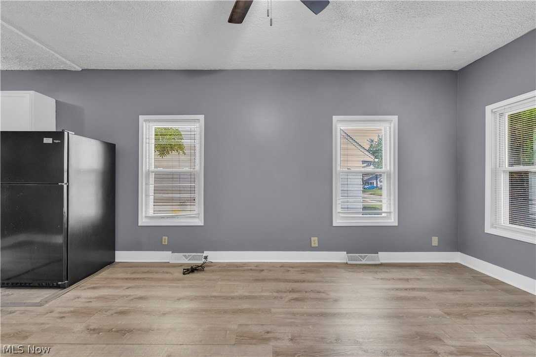 22576 Coulter Ave - Photo 5 of 19