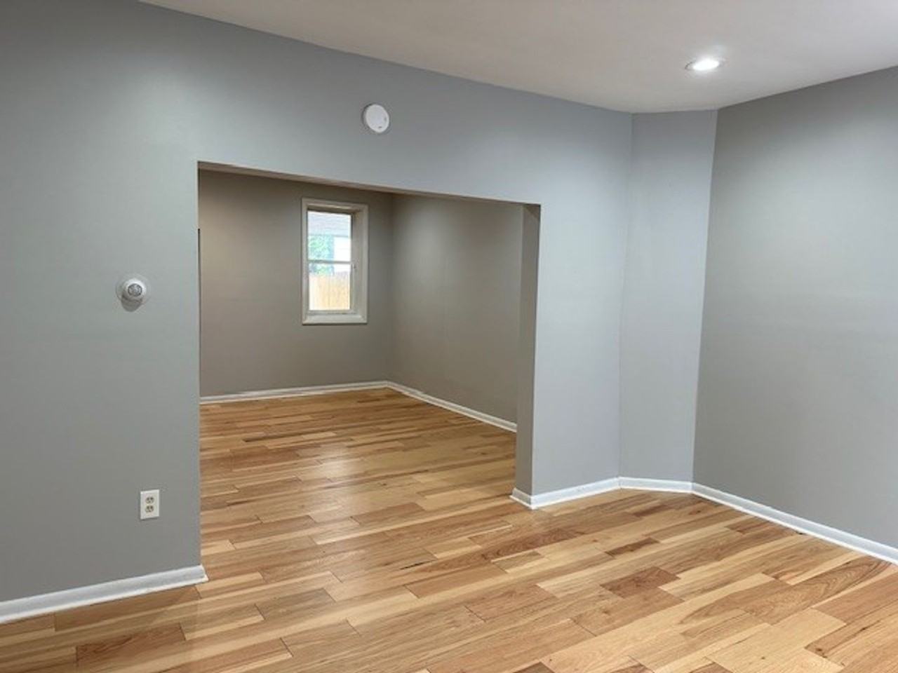 621 Dauphin St - Photo 2 of 15