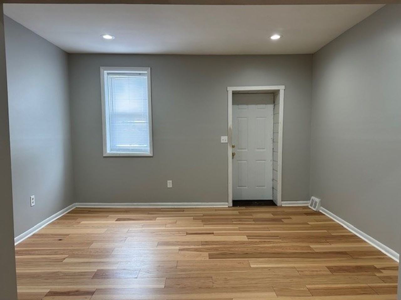 621 Dauphin St - Photo 3 of 15