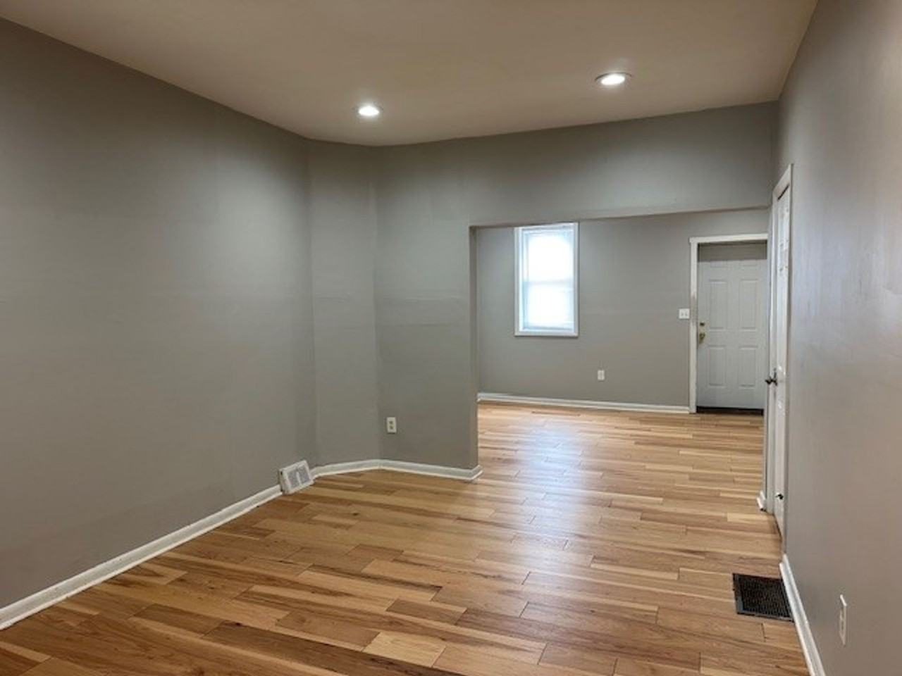 621 Dauphin St - Photo 5 of 15
